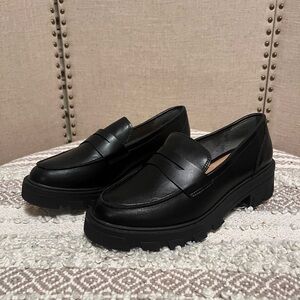 Women’s Crown Vintage loafers size 7.5
